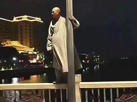 “扶灯大师”会不会经过这次劫难,一跳开悟,以后修行突飞猛进,终成已果!#旅行感悟 #扶灯大师#旅行vlog