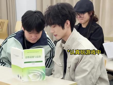 家人们觉得班长的手机还能要回来吗#校园生活#班长#上课玩手机被发现