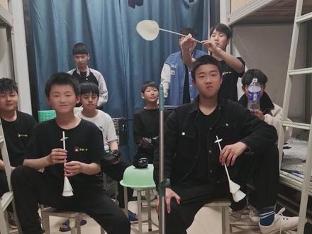 #宿舍 #上才艺 娱乐勿喷 拍着玩纯属娱乐😊#宿舍生活欢乐多