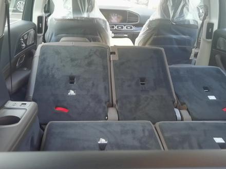 #抖音汽车#dou是好车#奔驰GLS450 展示后排座椅如何电动放平,点击上方链接查看价格!