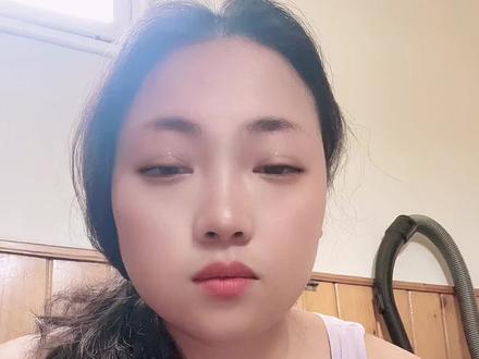 不是说你拿了罗马尼亚工签在这里工作五年后就一定可以拿到欧盟身份,这还是要有要求的,你想申请永居欧盟身份你还得考试有面试的对你语言要求还有就是你不能违反这里的规矩,然后就是必须要在这个国家待比如你回国呆的时间比这里长,人家也会把你申请材料退回从新开始。所以谁说的工作五年后就一定可以绿卡。#罗马尼亚 #记录真实生活 #移民生活 #吃亏