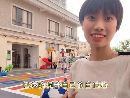 幼儿园手球的话相对于篮球还有足球的话,它的掌控性,控制性比较好,因为它的体积较小。小班中班大班的小朋友都能够轻松的去控制好这个手球,能更好地控制球的话,小朋友就更感兴趣的进行下面的活动。手球场地的话它是比较小的。相对于足球、篮球的话,它是比较小。攻防转换也是比较快,手球球门它是比较大的,然后小朋友更容易进球得分,更容易获得成就感。