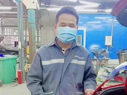 福特福睿斯尾灯拆装好办法,只要这种固定尾灯同样适合这种办法,#专业的事交给专业的人 #现场实拍 #汽车钣金喷漆