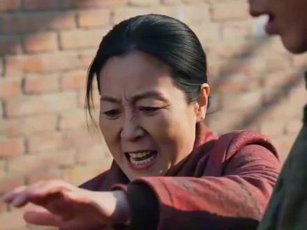 #谁动了我儿子# 第一集,落魄小伙农村巷子遭凌辱,霸总霸气护子震惊村民。