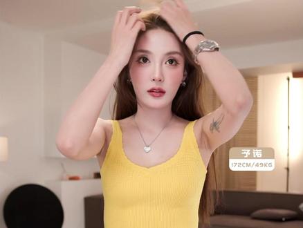 Moprobably李予诺 好辣妹!两色可选背心短裙套装 很Miu系的那种一眼沦陷的温柔感,明媚黄自带元气滤镜,人群中一眼亮眼;藏蓝超显白,质感拉满还显瘦,黑色能搭的它都能搭。140斤以内的宝宝都能穿~!不用费心搭配,一套就能穿出温柔又灵动的夏日少女感!#ootd穿搭 #纯欲穿搭 #辣妹穿搭#背心 #短裙