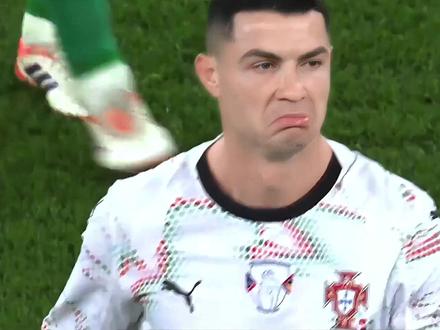 C罗遭遇重创!染国家队首红,或无缘世界杯揭幕战 #C罗