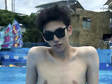 原来腹肌都是这么来的。#p图教程 #出片不用动脑#男生变帅成本有多低 #醒图 #醒图创作者