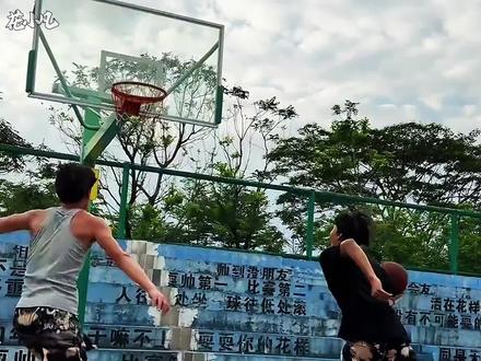 长江后浪推前浪,这才是最强的新星对决,厚米携手亚翰对战冷热水、卢溢廷,究竟谁能笑到最后? #篮球 #厚米 #亚翰 #篮球春晚 #篮球需要沉淀