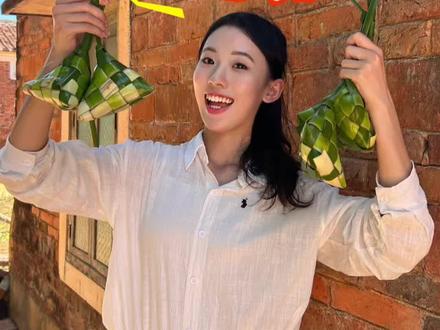 端午将至,雷州特色鸭乸粽,是不是你记忆里的家乡味道呢?#湛江味道 #雷州 #端午节 #鸭乸粽 #主持人 @抖音小助手