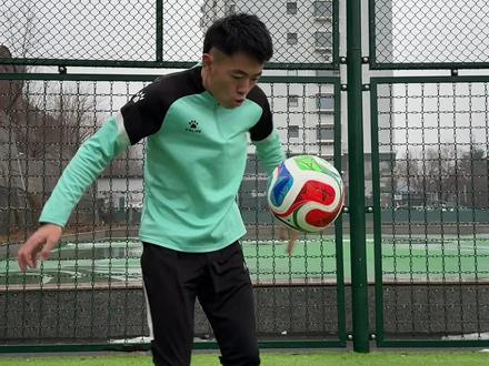 看完轻松拿捏颠球#dou来踢球