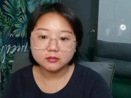 跨境电商速卖通避坑经验分享
个视频说过,我们做速卖通快速出单的方法,做跨境电商是一项具有很高风险的业务,但也具有很高的利润潜力,我们要做这个平台当然是想赚钱,但是比起赚钱,我们更要明白的是做什么不会亏钱,有句话说得好,你赚不到你认知以外的钱。
以下是2个方法可以帮助你避免一些常见的坑,从而在跨境电商业务中获得成功:
这里有我分享几个可以避坑的事情:
一、成本
跨境电商需要考虑到包括物流、欧盟增值税、汇率,提现成本仓储成本等;
汇率波动对成本的影响,压货对现金流的影响等等,每个算下来你没有30%的利润是赚不到钱的!
前面这些都太遥远了,新手卖家现在最接触的到的就是运费;我就先讲讲运费吧速卖通现在收费贵的国家都是离得远的,收费便宜的有韩国新加坡;收费贵的俄罗斯美国,巴西墨西哥加拿大澳大利亚非洲多了去了,是不是看出来了,离我们越远的国家越贵,越重的产品越贵!
这里的对应方法就是,上架前要设置好运费模板和定价,把收费贵的国家先确定好,美国巴西,就是90+18,一个1公斤的产品运费就100多了,可能我们还没一个订单都没赚100的利润呢。
我这边有一套完整的线上运费查询表,大家需要可以联系我免费分享领取资料哦。
二、侵权
1.首先类目避坑,这里我先告诉大家,3c配件影视ip玩具,成人用品,这些都是专利知识产权特别完善的产业链,
2.咱们新手没有研究过平台的规则和边界没有踩坑教训,不要碰,不然你怎么死的都不知道!
所以咱们得选择一个专利产品比较少的类目,或者自己有供应链,有产地优势的品去做!
然后,有难却正确性最高的办法,自学欧盟美国英国的专利网站,在上架前去对应网站查询,有专利的避开;
3.最简容易操作的办法,去微信搜索侵权两个字,然后展现的所有侵权卖家的产品都看一遍,过一遍,记载在心里
因为这些公众号都是从已经被投诉冻结过资金的卖家哪里获得的一手资料,我们熟悉的selldefence,或者小猪和解啊,等等的,举个简单例子,比如现在夏季快到了,风扇是不是好卖,那你就用你的风扇这个关键词,加上侵权两个字,去微信搜索,风扇侵权,那么就会出现一堆相关被投诉过的卖家,你就知道啦,这个产品不能碰!#跨境电商 #亚马逊跨境电商 #电商运营技巧大全
