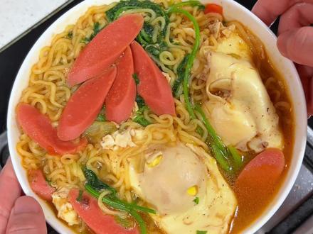 泡面还是煮着好吃!
#煮泡面#豪华版泡面#美食
