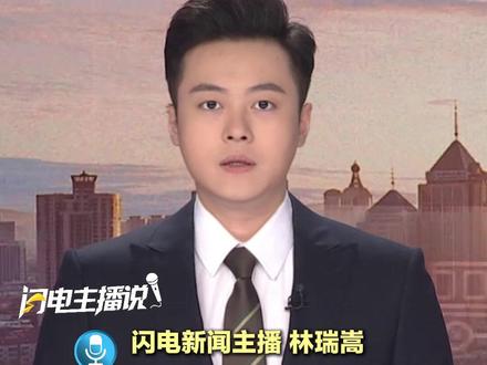 12月16日(报道),上海,商场悬空挂数十件大衣,被指诡异吓人,商场回应:目前已撤下。#商场 #品牌女装 #布展