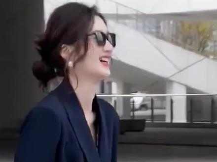 春天穿西装这样扎,气场强大#发型教程 #编发教程