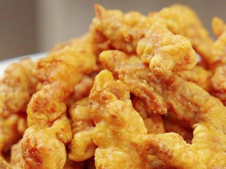 炸小酥肉,记得用我这个方法,千万别加水,外酥里嫩,上桌就抢光 #炸酥肉 #小酥肉 #跟着抖音学做菜 #美食教程持续更新 #小酥肉怎么炸又脆又酥