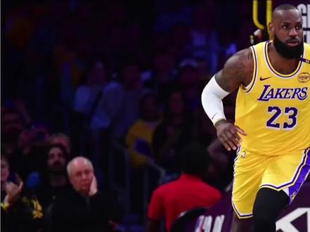 詹姆斯带队5战4胜,灰熊险胜马刺 #nba #篮球 #詹姆斯 #湖人 #nba吐槽大会