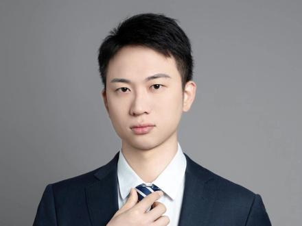 女子结婚14年被家暴了13年,她把丈夫以虐待罪告上了法庭 家暴也是刑事犯罪。有人结婚14年,竟然被家暴了整整13年。12月15日,在湖北恩施法院开庭了一场可以说是旷日持久的家暴案件。现年39岁的商文娟,去年向湖北省恩施市人民法院提起自诉,要求以涉嫌虐待罪追究丈夫罗某刑事责任,这个案子刚刚开了庭。#被家暴13年女子回应为什么不离婚 #家暴 #家庭暴力 #抖来普法2025 #深度理性计划