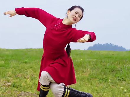 《呼伦贝尔的云》慢下来,才懂舞蹈的温柔。用心打磨的每一段, 都想与你同频。这样的舞蹈,有没有走进你心里?#蒙古舞#呼伦贝尔的云#民族舞 #何老师舞蹈教学