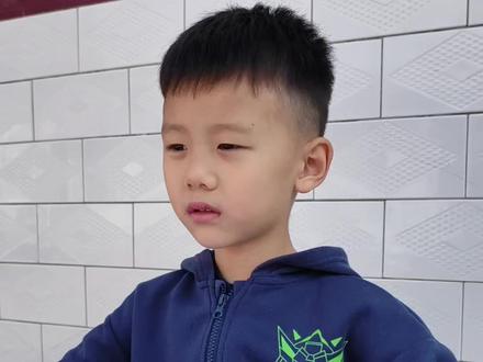 画画的baby#绘画 #装甲车