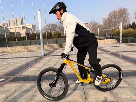 软尾山地车在我手里 平地必须能玩起来
#山地车 #新手 #自行车 #软尾 #索迪斯山地车