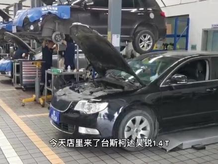 大众双离合DSG车友们,教你们应急解N档推车的方法,你学会了吗?#汽车变速箱知识 @易师傅自动变速箱专修