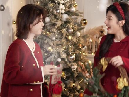 还没想好送闺蜜什么圣诞礼物的看这里!费列罗圣诞花语盒见证你与朋友的圣诞欢聚时刻,一起共享这份美味!#费列罗 #巧克力 #聚会 #礼物推荐 #费列罗开启节日惊喜时刻