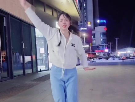 #江南夜雨十年灯 曳步舞走一个#抖音小助手