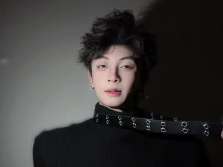 早说后面有腹肌啊
#琦少 #渴死的鱼