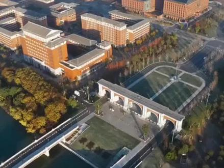 重磅消息!2026年CWTS莱顿世界大学排名正式发布,浙江大学以绝对优势斩获全球第一,力压哈佛大学、斯坦福大学等传统顶尖学府,标志着中国高校科研实力实现世界级突破。这一由荷兰莱顿大学发布的权威榜单,以纯客观论文数据为核心,无任何主观声誉评价,其结果引发全球高教界广泛关注。#浙江大学全球第一 #莱顿大学排名 #中国高校科研崛起 #高校科研实力 #世界大学排名