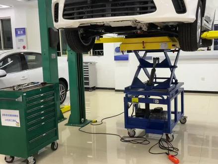 EV200动力电池拆卸
#新能源汽车维修