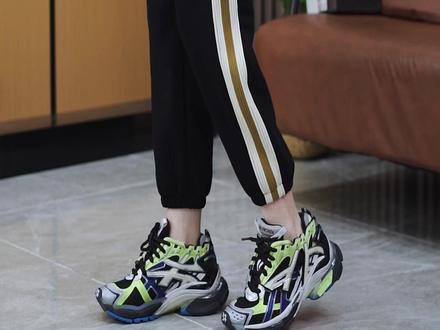 鲨鱼裤跟普通打底裤比哪个更保暖 59b15be4bc5263ad1933e390f73b26f8~tplv-dy-resize-origshort-autoq-75:330.jpeg?x-expires=1987308000&x-signature=F%2FgQpMoyYacl4R3NwwBsHVN4iKw%3D&from=3213915784&s=PackSourceEnum_AWEME_DETAIL&se=false&sc=cover&biz_tag=pcweb_cover&l=021671948362831fdbddc03000202668a41b6166000006392958f