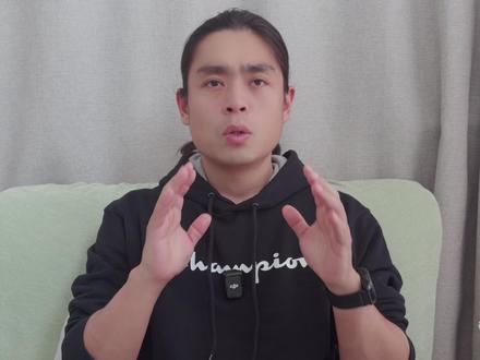 张雪机车凭什么干翻杜卡迪?WSBK 夺冠的真相,全在这了! 张雪机车 WSBK 两连冠,凭什么甩开杜卡迪、雅马哈近 4 秒?
这条视频,拆解夺冠的底层逻辑,还有张雪那些颠覆行业的反商业操作!
⚠️ 重要提醒:大排量仿赛为赛道而生,对新手极不友好,一定要有敬畏之心,量力而行!
评论区说说,你觉得张雪机车能赢,最核心的原因是什么?#张雪机车 #WSBK #张雪机车WSBK夺冠 #中国摩托 #中国制造 @抖音小助手