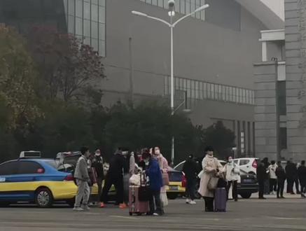26号漯河医专放假!27号漯河食品放假!28号漯河职业放假!回家继续上网课……#漯河职业技术学院 #大学生返乡 #校园