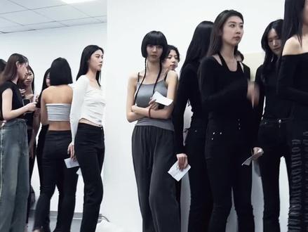 人均一米八的模特面试现场
#181cm#48kg#34E#蒲曲