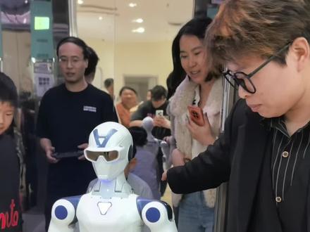 宇树机器人 R1 到货了,给大家开机演示一下#科技机器人 #宇树机器人r1