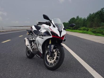 两三万预算,春风450SR和钱江赛450你会选哪个? #春风450SR #钱江赛450 #抖音精选 #机车 #热点