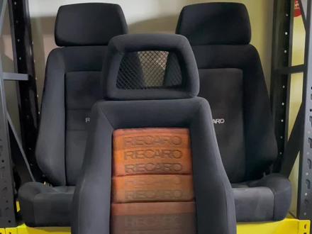 我们来看看一张recaro 八零后的座椅是什么样子?#recaro #recaro座椅 #经典老车 #情怀老车 #越野车