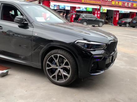 新车落地宝马X6升级电动踏板,妥妥地黑科技 #电动踏板 #汽车升级 #宝马x6 #东莞改装