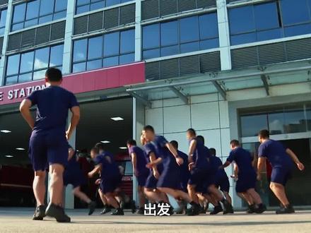 #我为蓝朋友集赞 #冲呀蓝朋友 仓储城五金仓库突发大火,五个消防中队奉命前往联合作战#来西瓜看纪录片