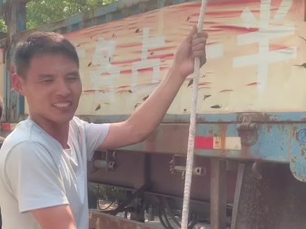 #货运吊扣#绳结技巧#货运绳子打结方法 货车盖篷布的时候需要打吊扣#半挂倒车教学