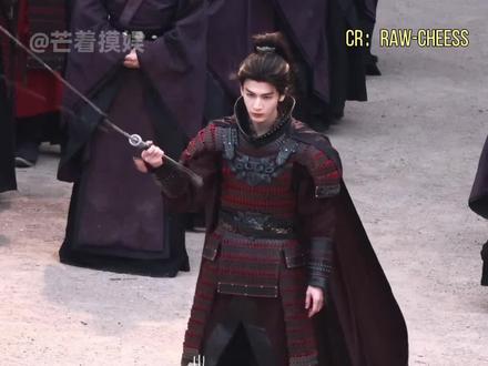 你是说这把刀和我一样高吗 #张凌赫一米九就该舞一米六的刀