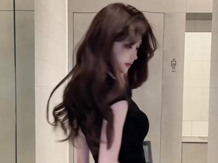 wtf~强者出片从不抱怨环境
#黑裙穿搭 #高跟黑色丝袜穿搭