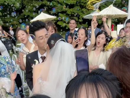 Always with you @史黛拉 #闺蜜结婚 #冤种闺蜜 #幸福的味道 #好朋友的婚宴 #女性情感