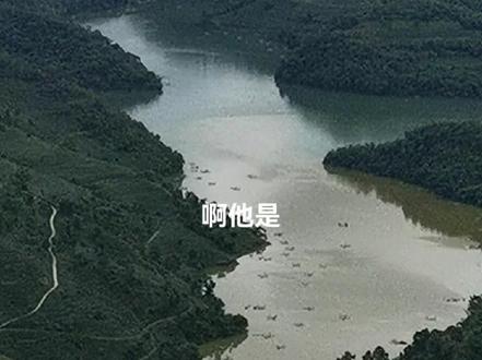 白云高处近距离平视云层下雨奇观#云南 #鱼吻莲