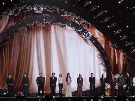 #音乐缘计划没有不大合唱的义务 原创音乐人毕晓歆、陈旭侃、艾里克、莫非定律、杨默依、董嘉鸿、乔浚丞、姜蔓、李昂星、王子zione、詹翊玄、陈冠宇《是我,也是我们》《该相逢的人会再相逢》直拍版解锁!每个独特的“我”汇成了强大的“我们”,让无数声音被听见,原创音乐因多元而蓬勃;在温暖的旋律中,以交织的声线织出一张关于“相遇”的网,让每一句都成了对重逢的笃定回应。#音乐缘计划