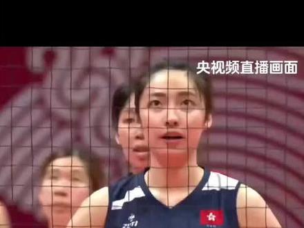 #杭州亚运会 女排比赛 ,6日中午结束的一场9-12名半决赛,中国香港女排以3:0(25:22,25:16,25:18)横扫尼泊尔女排,10月7日上午10:30分,和印度女排争夺今年赛事的第9名。尼泊尔女排将和蒙古女排进行11—12名的决赛。#排球比赛 #比赛现场