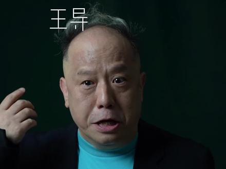 模特走台摔到…