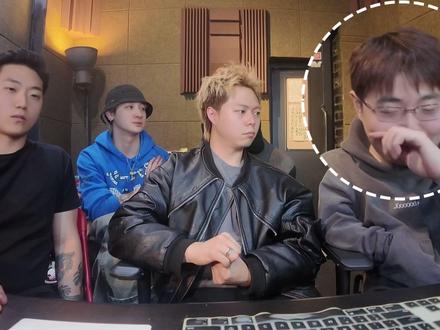 万众瞩目!BTS回归曲SWIM到底什么水平?! 万众瞩目!BTS回归曲SWIM到底什么水平?!
BTS防弹少年团 - SWIM Reaction
新专都听了吗?
评论区告诉我们你最喜欢哪一首?!
喜欢别忘了给我们的视频点点赞哦~
你们的喜欢是口德前进的动力!
#新版闲鱼 #神奇的闲鱼 #bts #防弹少年团 #kpop