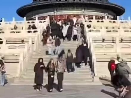 在天坛尝试“人类迷惑行为” #热点