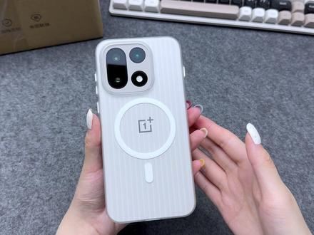 一加15T首发开箱!和一加15全面对比 几百块差价到底谁更值得买?#一加15T #一加15 #开箱 #数码科技 #钢化膜